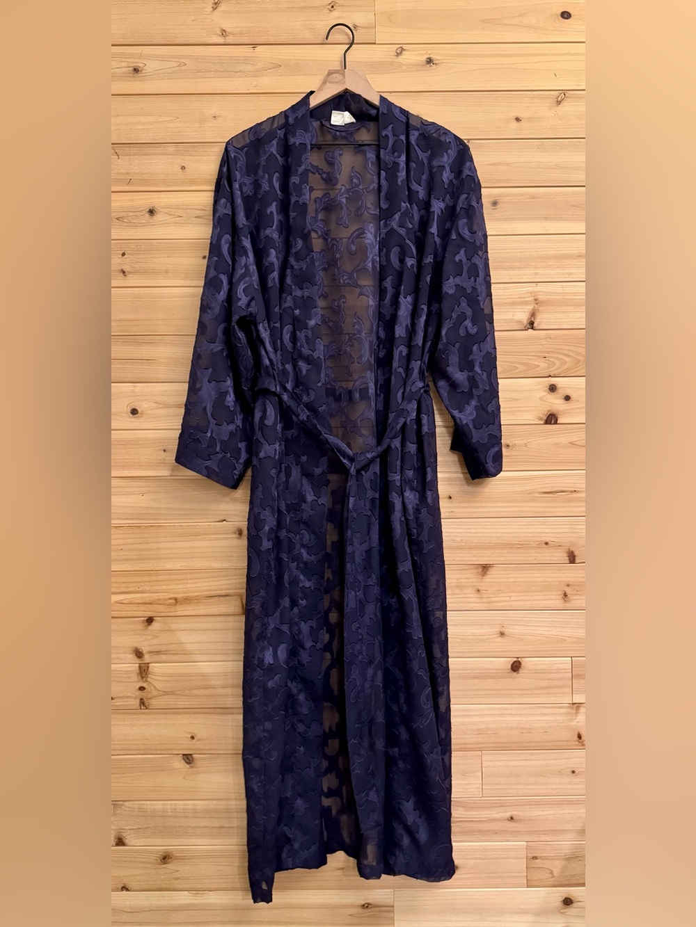 VNTG Crown Label Victorias Secret Medium Sheer Purple Baroque Paisley Robe